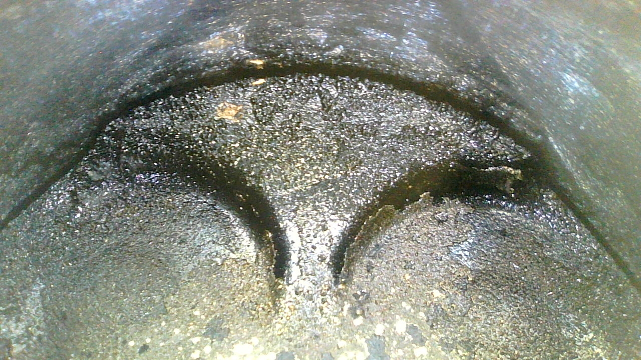 starke Ölkohle Ablagerungen am Kolbenboden